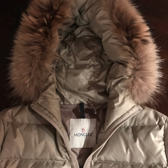 Moncler Belted Down Jacket with Removable Fur Trim - Picture 2 of 2